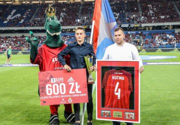 Z nagrodą dla najbardziej wyróżniającego się zawodnika