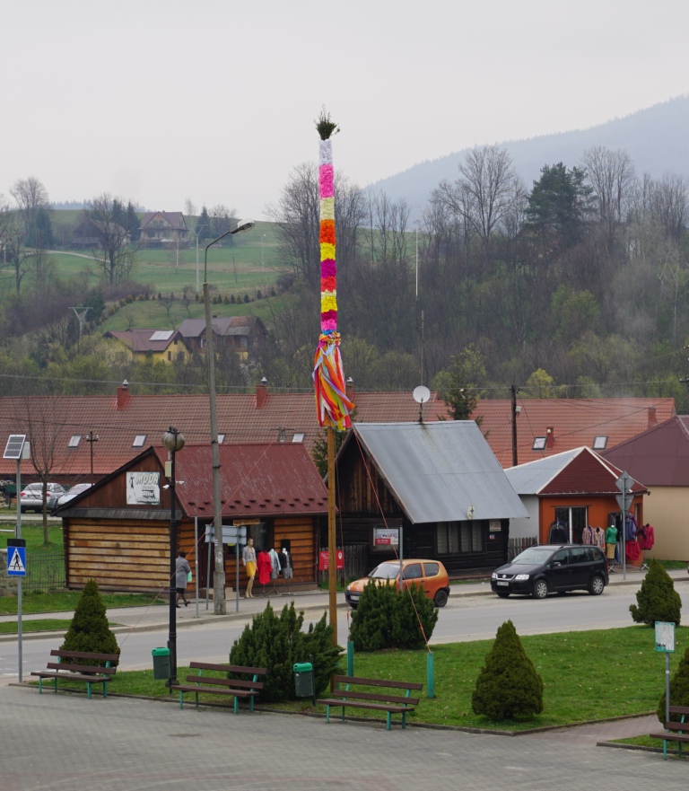Wielkanocna palma stanęła na rynku