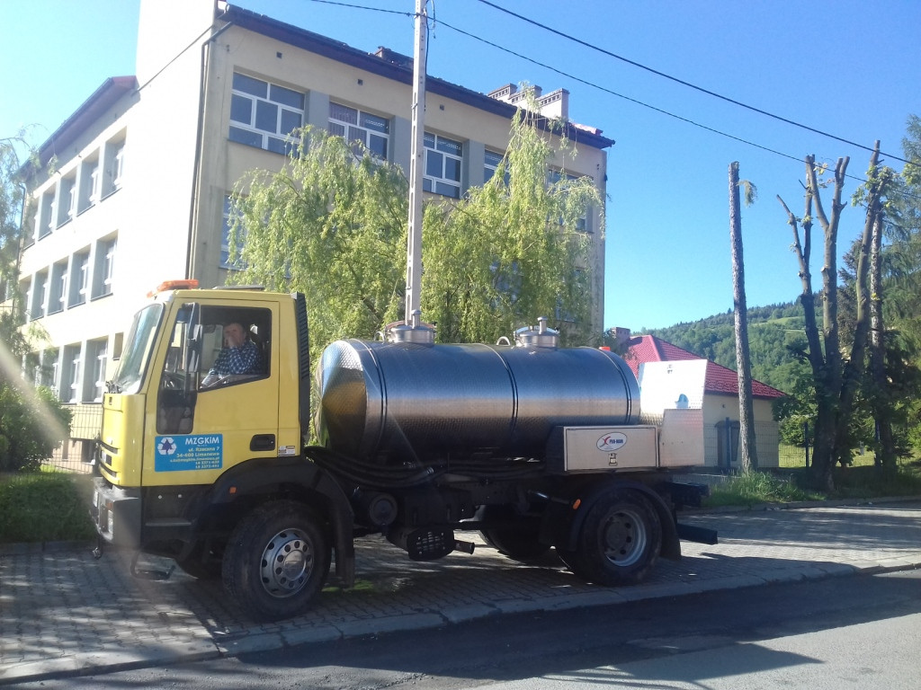 Beczkowóz z wodą pitną