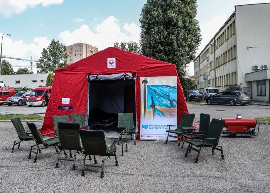 Specjalny namiot dla strażaków