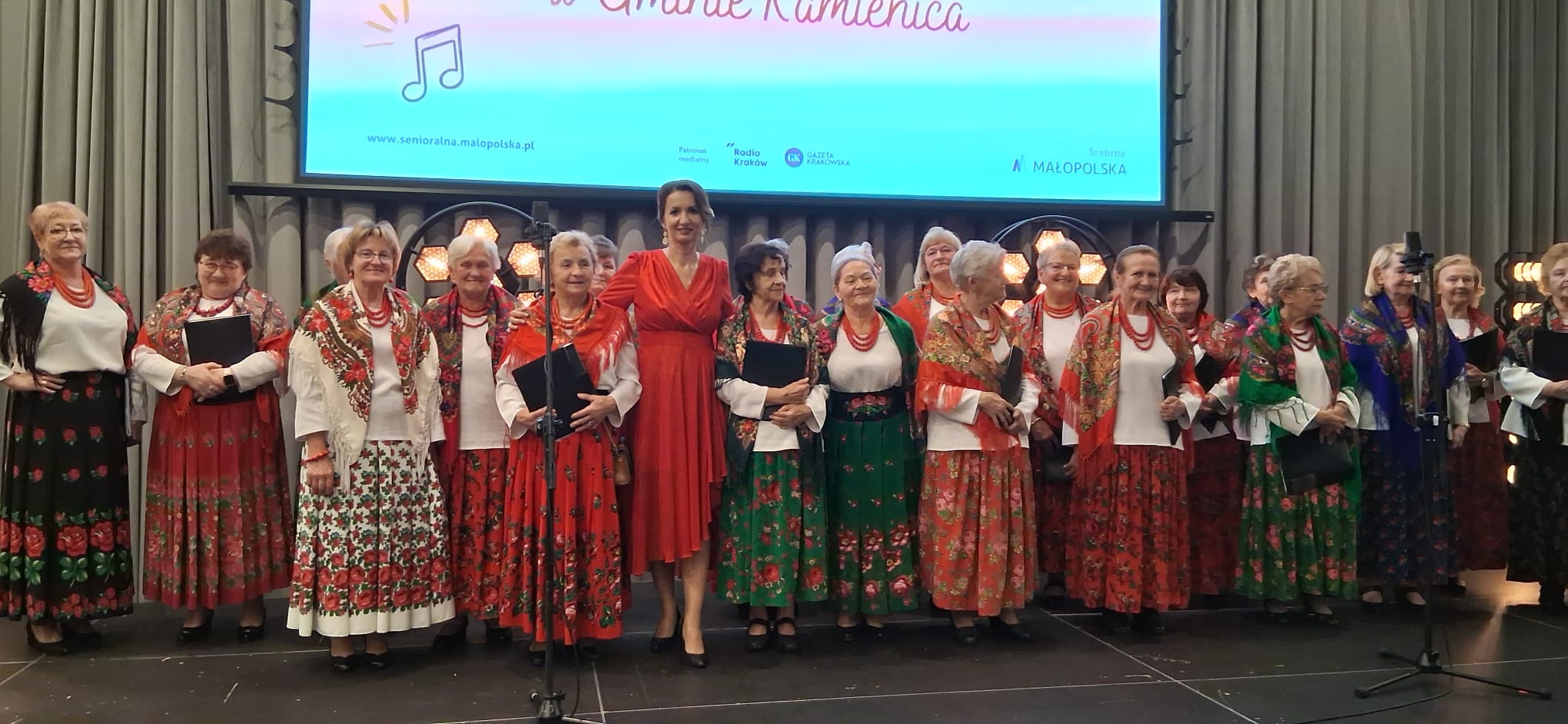 Grupa Artystyczna Stowarzyszenia Seniorów z Kamienicy na I Małopolskim Dniu Seniora